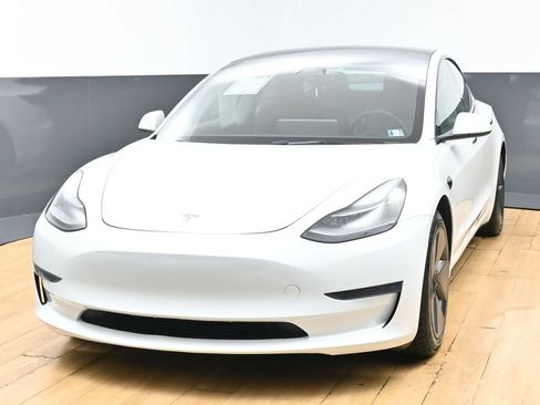 Used 2023 Tesla Model 3 Standard Range RWD image 4