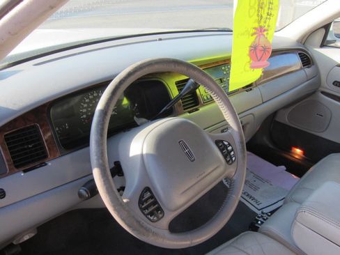Used 1998 Lincoln Town Car Signature image 10