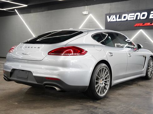 Used 2016 Porsche Panamera image 25