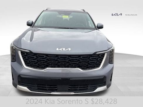 Certified 2024 Kia Sorento S w/ Panoramic Sunroof Package image 3
