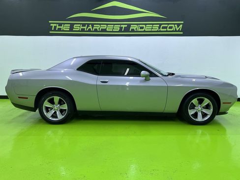 Used 2018 Dodge Challenger SXT RWD image 11