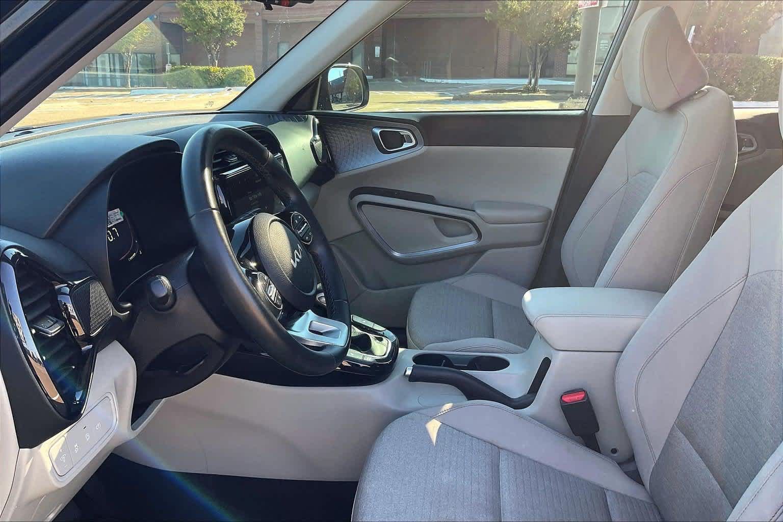 Certified 2024 Kia Soul EX FWD image 2