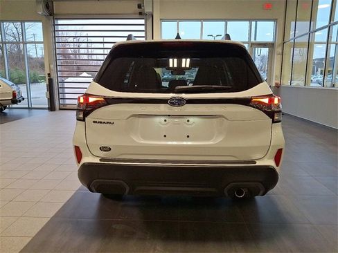 Certified 2025 Subaru Forester Limited image 5