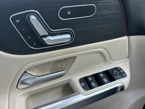 Certified 2023 Mercedes-Benz GLB 250 image 11