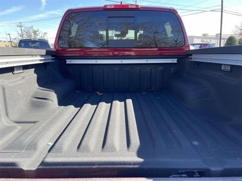 Used 2024 Nissan Frontier SL w/ Technology Package image 11