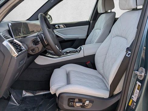 New 2026 BMW X5 xDrive50e image 4