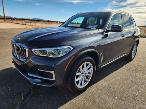 Used 2022 BMW X5 xDrive40i w/ Executive Package image 3
