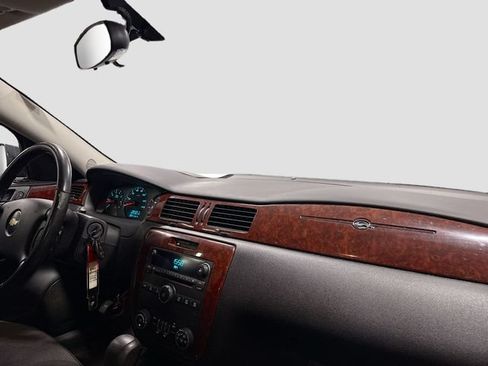 Used 2010 Chevrolet Impala LT FWD image 19