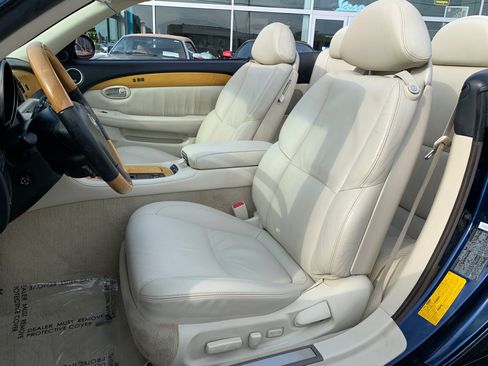 Used 2002 Lexus SC 430 Convertible RWD image 2
