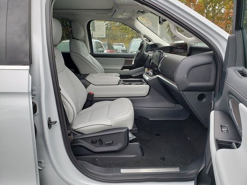 New 2025 Ford Expedition Max Platinum w/ Platinum Ultimate Package image 18