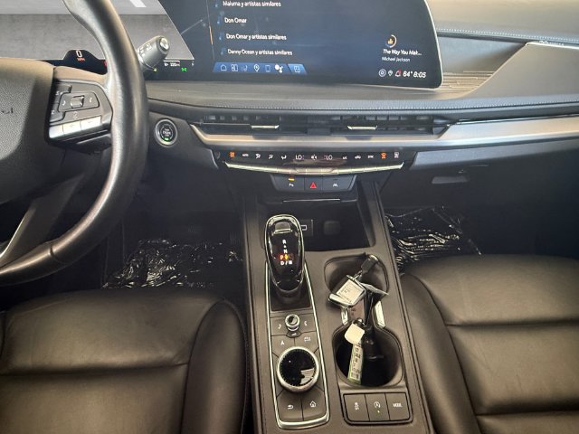 Used 2025 Cadillac XT4 Premium Luxury FWD image 3