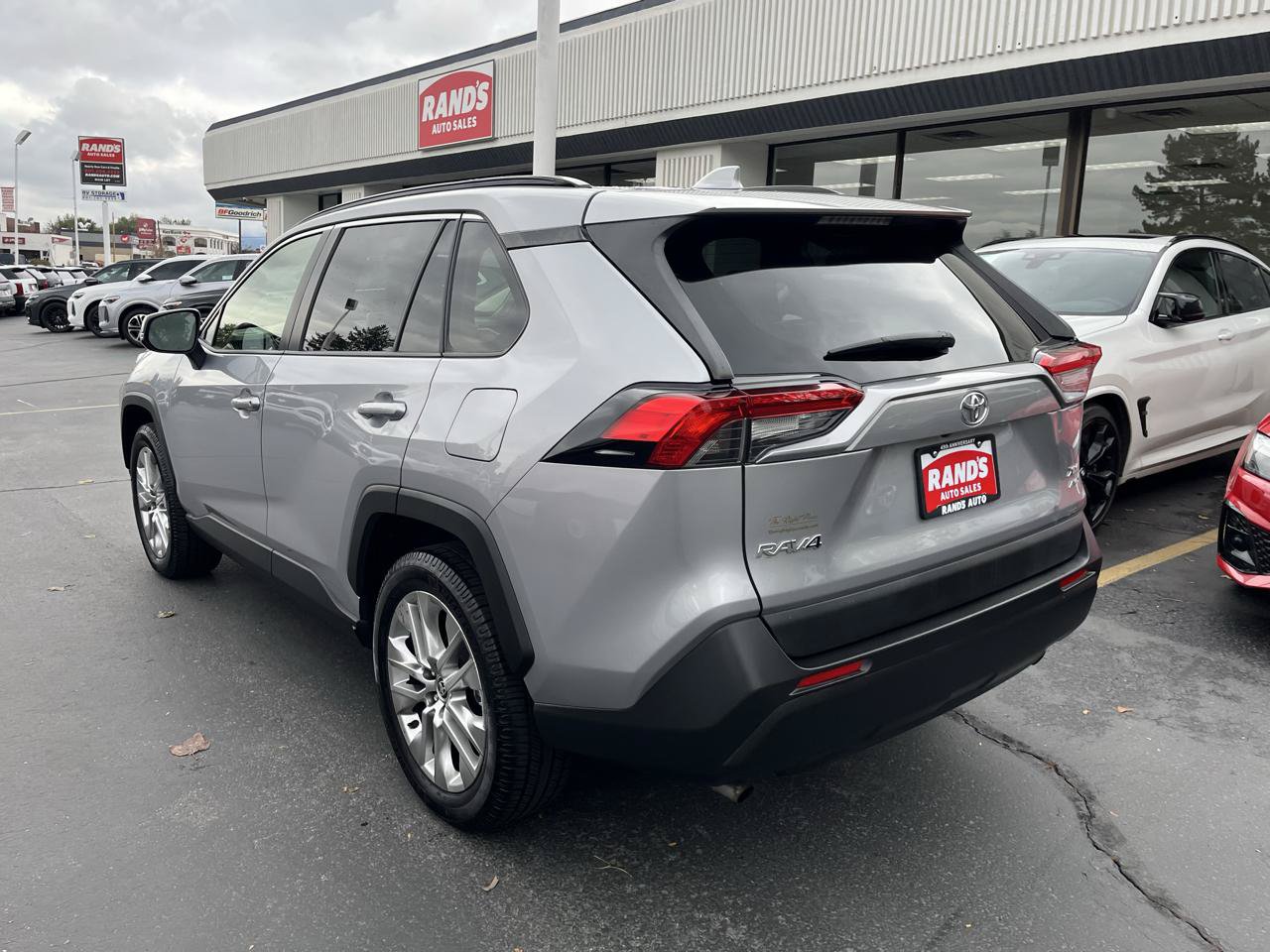 Used 2020 Toyota RAV4 XLE Premium AWD/4WD image 5