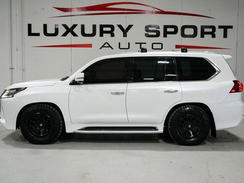 Used 2017 Lexus LX 570 4WD image 2