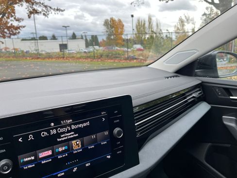 Used 2025 Volkswagen Jetta SE image 34