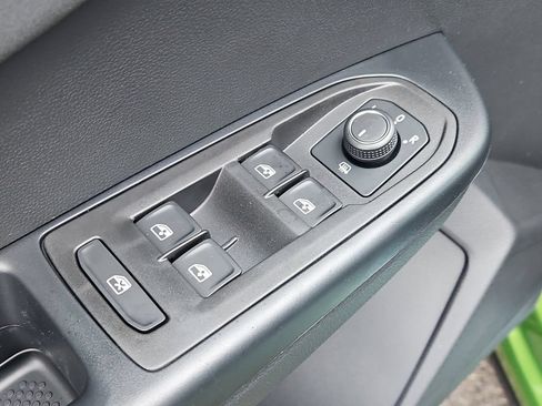 New 2025 Volkswagen Taos SE AWD/4WD image 17