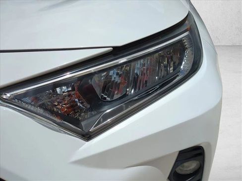 Used 2019 Toyota RAV4 XLE w/ Convenience Package FWD image 9