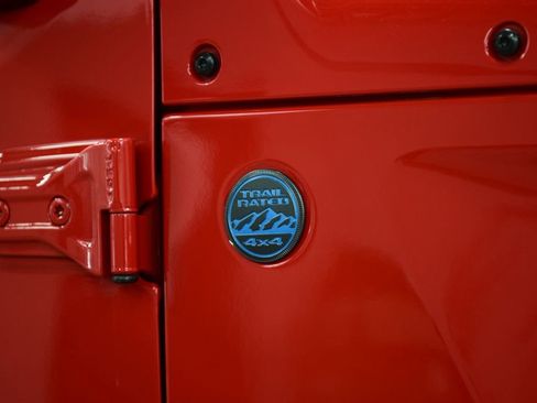 Used 2024 Jeep Wrangler Unlimited w/ Convenience Group AWD/4WD image 17