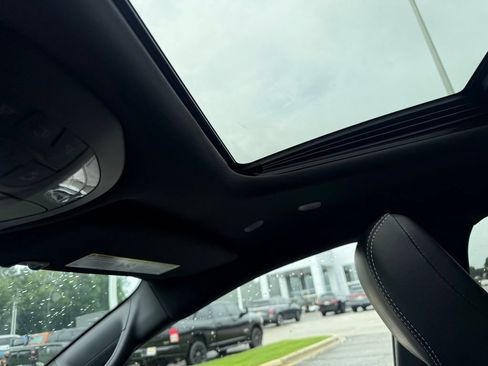 New 2027 Chrysler Pacifica Limited FWD image 14