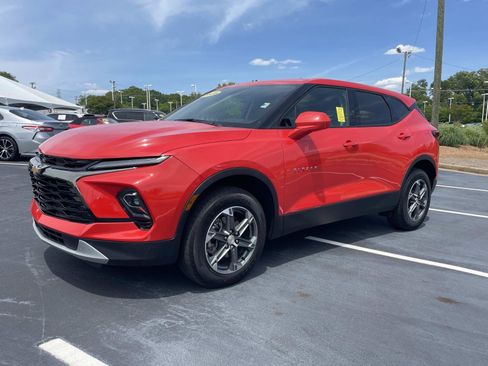 Used 2025 Chevrolet Blazer LT AWD/4WD image 3