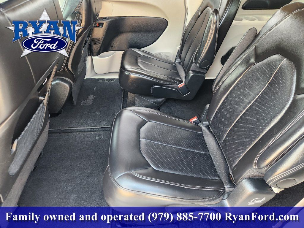 Used 2024 Chrysler Pacifica Touring-L FWD image 22