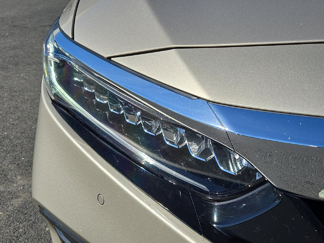 Used 2018 Honda Accord Touring image 9