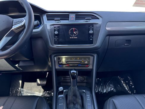 Used 2023 Volkswagen Tiguan SE FWD image 11
