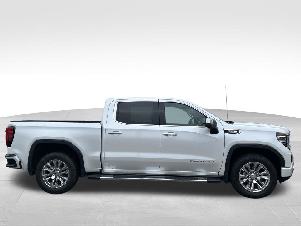 Used 2025 GMC Sierra 1500 Denali w/ Technology Package AWD/4WD image 7