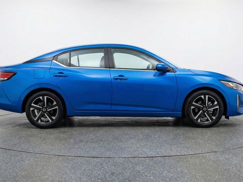 Used 2025 Nissan Sentra SV image 11