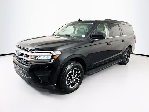 Used 2024 Ford Expedition Max XLT image 3