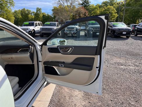 Used 2020 Lincoln Continental AWD w/ Premium Package image 9