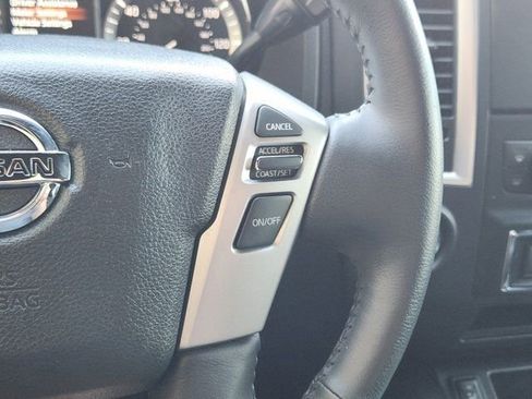 Used 2018 Nissan Titan SV w/ SV Convenience Package image 30