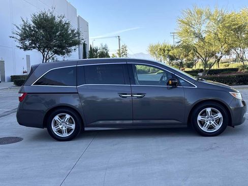 Used 2013 Honda Odyssey Touring Elite image 2