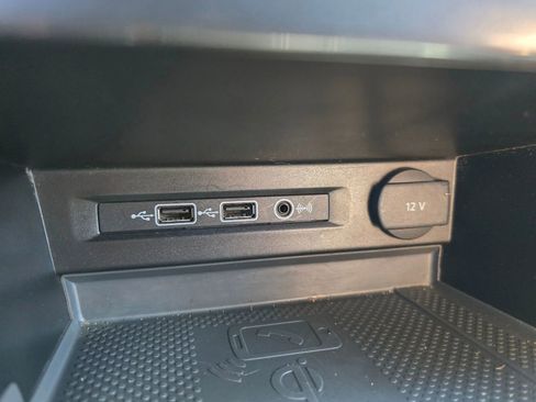 Used 2020 Volkswagen Tiguan SE image 28