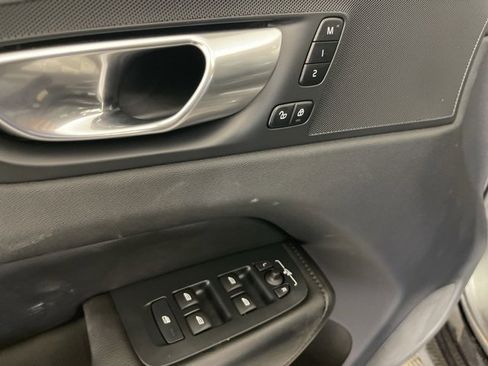 Used 2023 Volvo XC60 B5 Core image 11