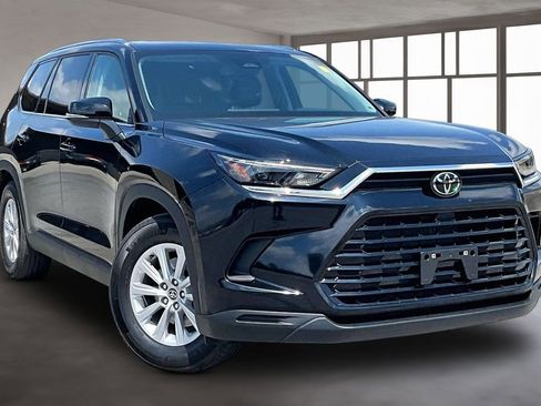 Used 2024 Toyota Grand Highlander XLE FWD image 3