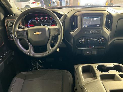 Used 2019 Chevrolet Silverado 1500 Custom w/ Custom Convenience Package AWD/4WD image 23