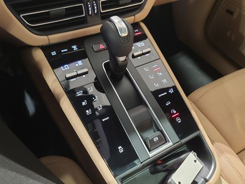 New 2026 Porsche Macan image 24