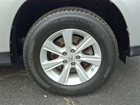 Used 2011 Toyota Highlander 4WD image 8
