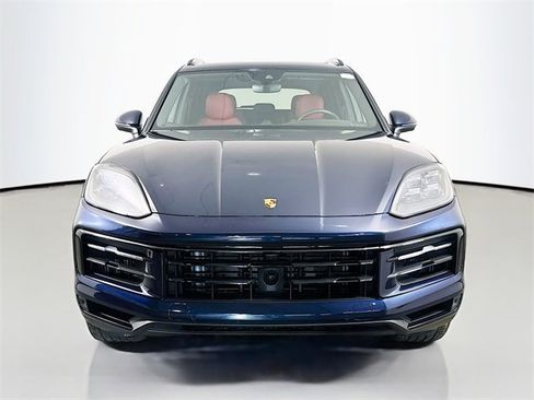 Used 2024 Porsche Cayenne w/ Sport Chrono Package image 21