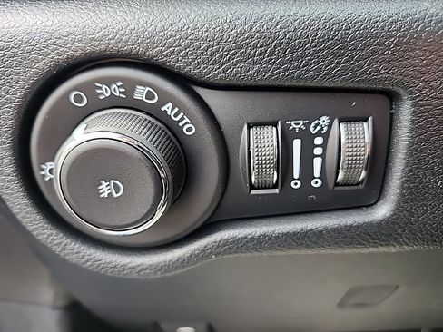 New 2026 Chrysler Pacifica Select FWD image 14