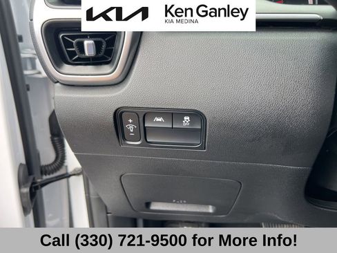 Certified 2022 Kia Sorento S w/ Panoramic Sunroof Package image 30