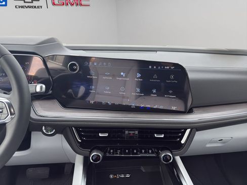 New 2026 Chevrolet Suburban Premier image 17