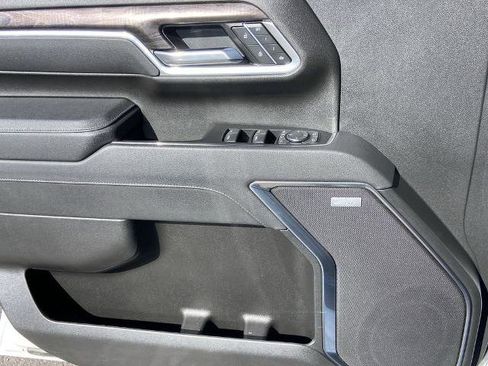 Used 2025 Chevrolet Silverado 2500 LTZ w/ LTZ Convenience Package image 18