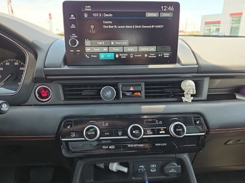 Used 2025 Honda Pilot TrailSport image 21