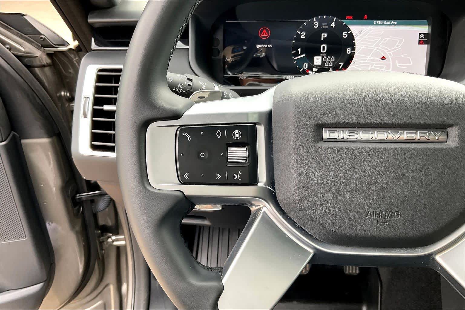 Used 2025 Land Rover Discovery S AWD/4WD image 22