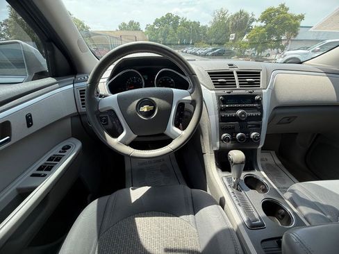 Used 2012 Chevrolet Traverse LT FWD image 13