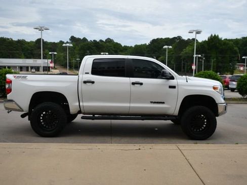 Used 2017 Toyota Tundra SR5 w/ SR5 Upgrade Package AWD/4WD image 6