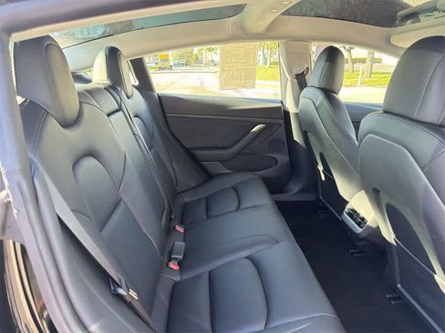 Used 2022 Tesla Model 3 Long Range image 33
