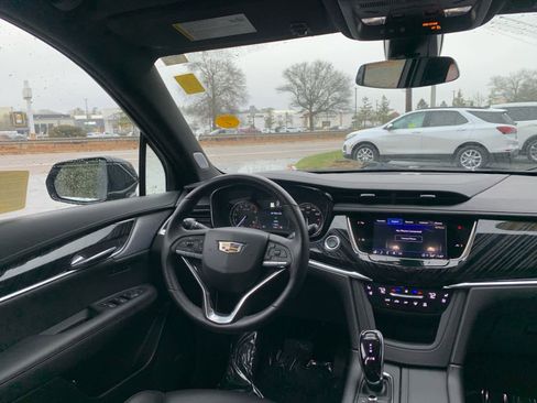 Certified 2025 Cadillac XT6 Premium Luxury image 36