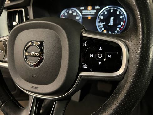 Used 2018 Volvo XC60 T6 Momentum w/ Convenience Package image 17